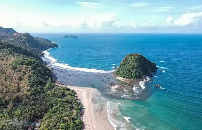 Pulau Merah BWI