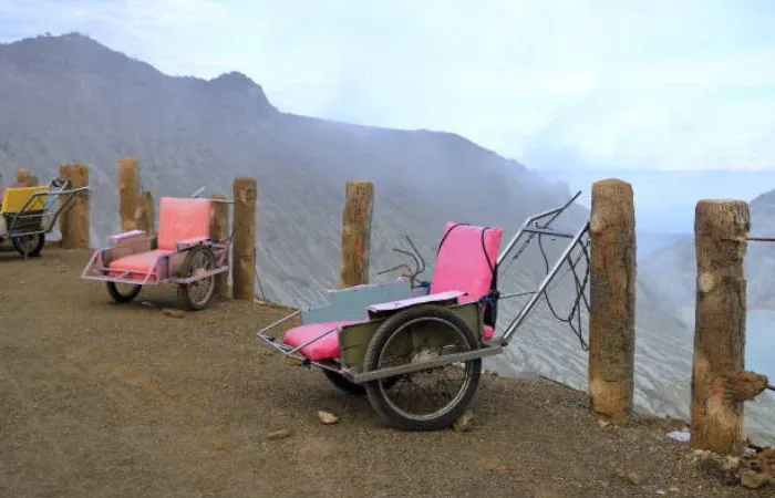 Naik Gerobak ke Kawah Ijen