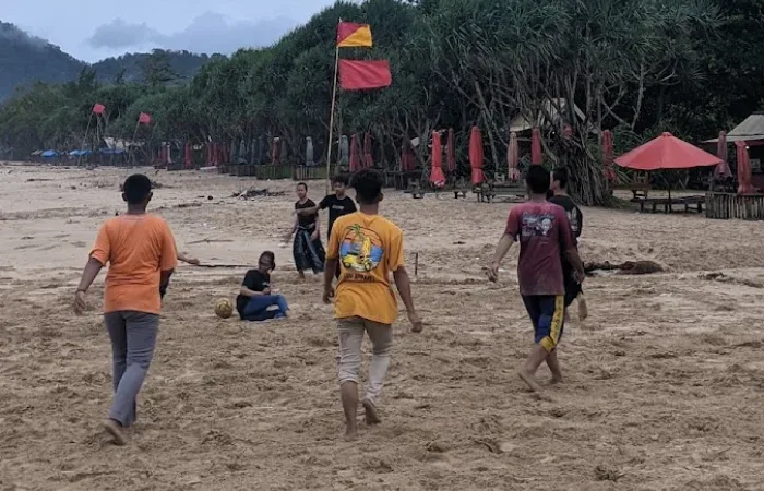 Pantai Pulau Merah Banyuwangi