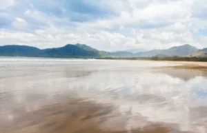 Pantai Pulau Merah Di Banyuwangi