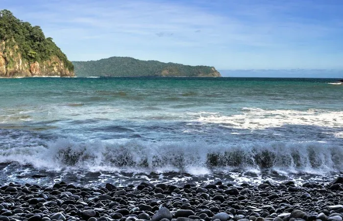 Pantai Batu Banyuwangi