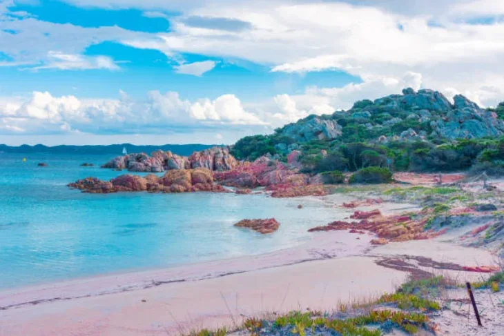 Pantai Laut Merah Banyuwangi