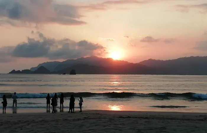Penginapan Dekat Pulau Merah Banyuwangi